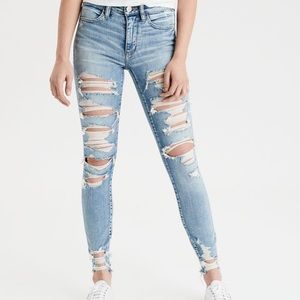 Light Wash Ripped Jeans